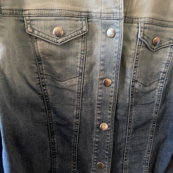 Chico’s Ombré Denim Jacket Chico’s Size 2 or Large - Picture 3 of 3